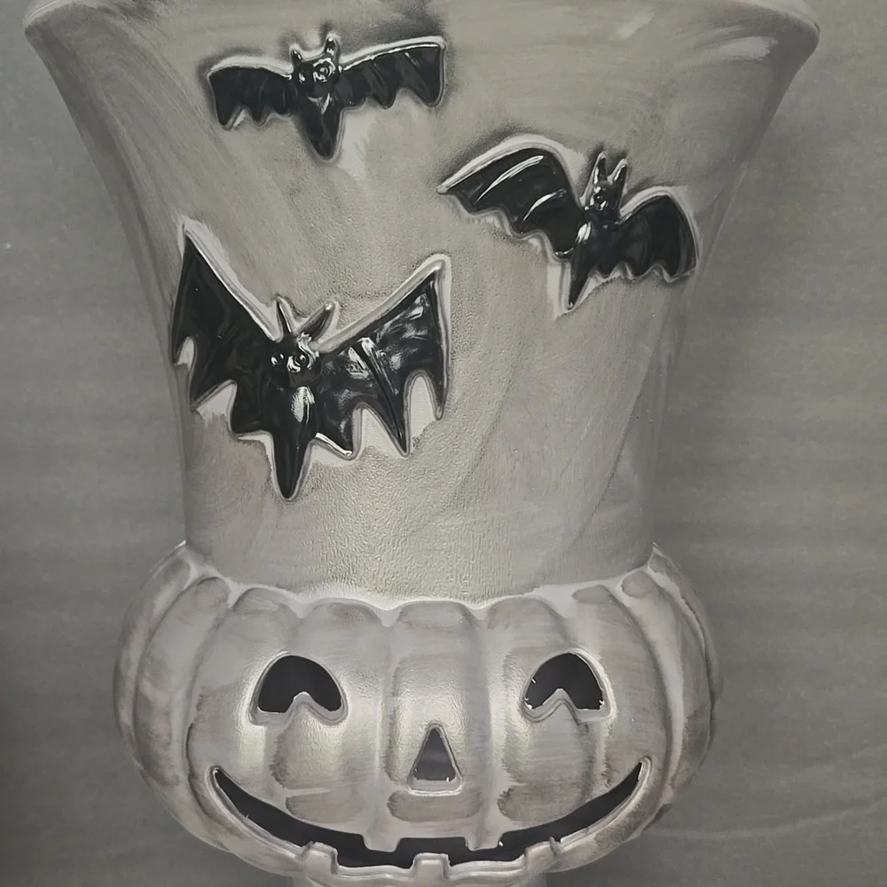 Halloween Pumpkin and Bat Urn - Picture 2 of 7